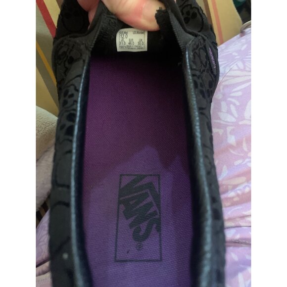 Vans Mens Classic Flocked Skulls Black on Black Velvet Burnout Purple Lining 12 - Picture 2 of 12